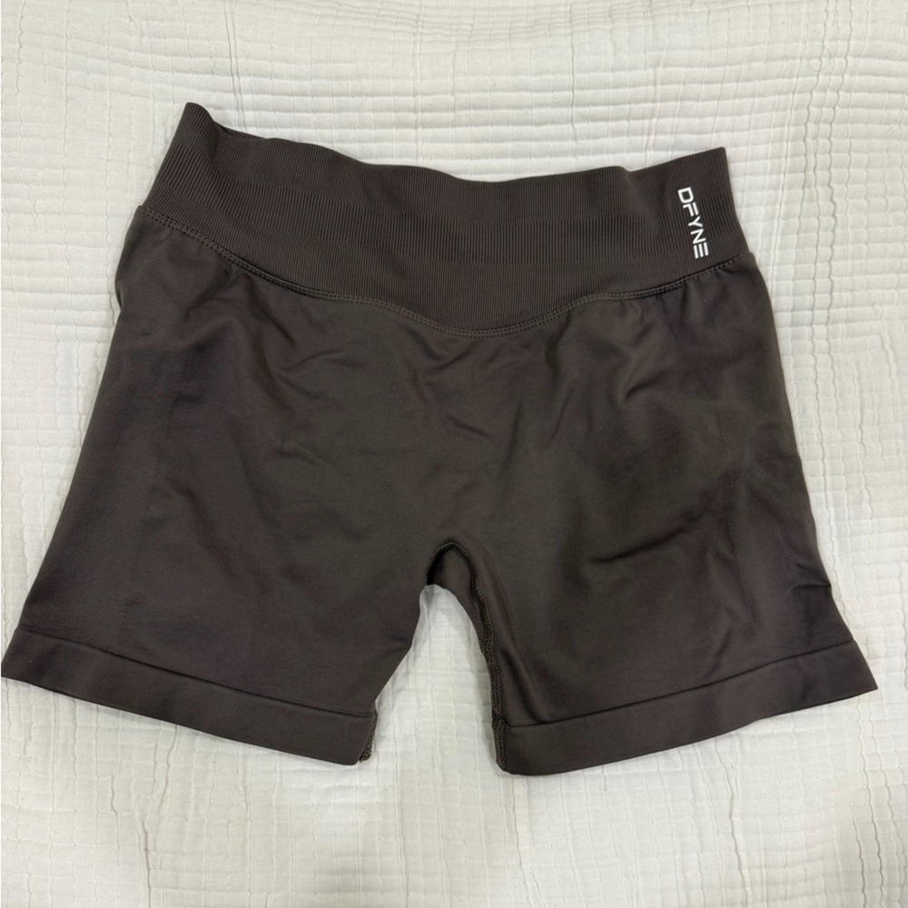 Dfyne Impact Shorts in Truffle